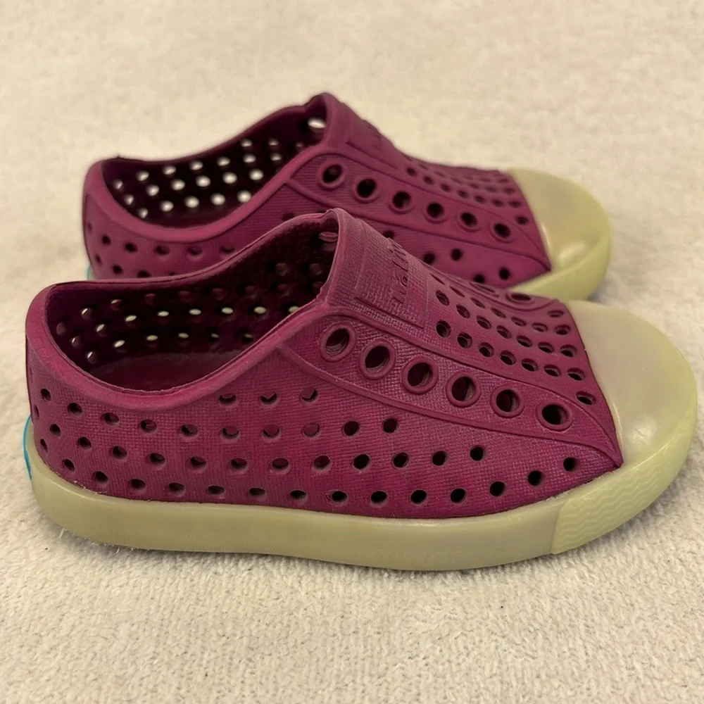 NATIVE Jefferson Glow In The Dark Slip On Shoes Purple Size 4